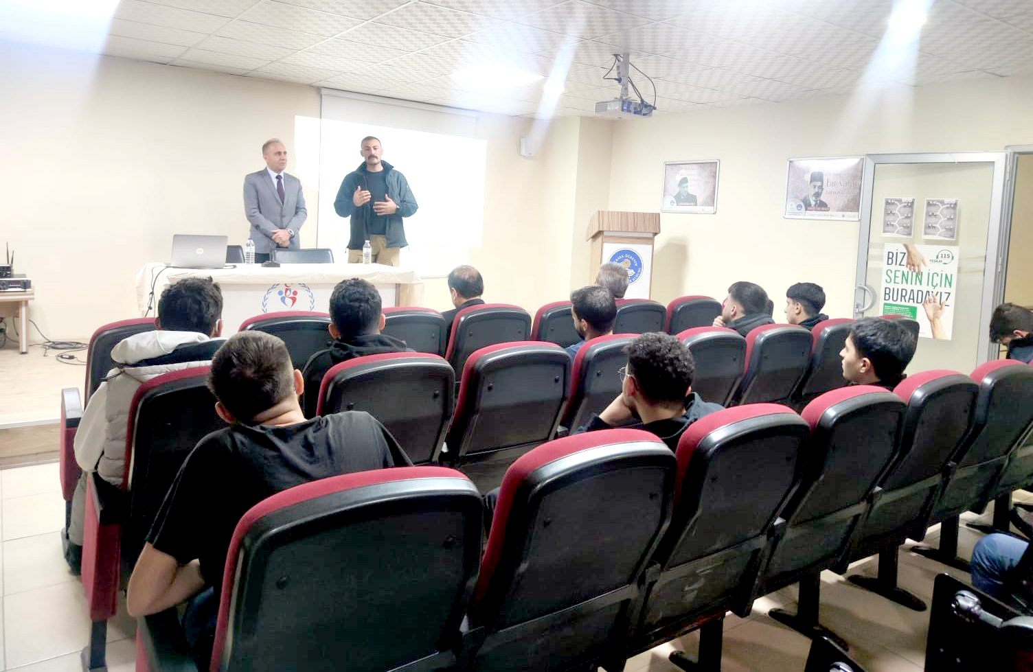 Şehit Yakını ve Gazi, öğrencilerle Kahramanlık hikayelerini paylaştı