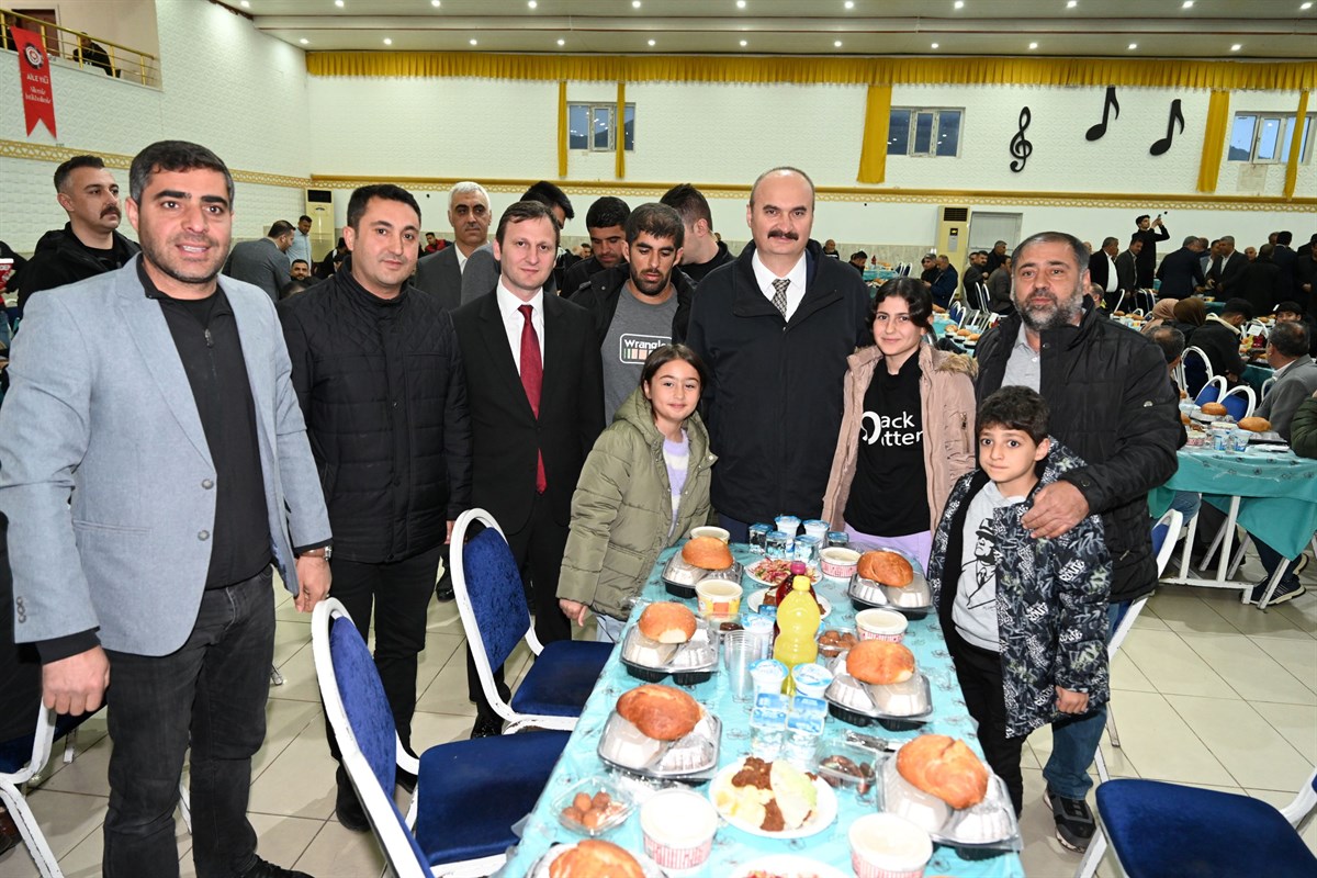 Vali Canalp, Kozluk’ta vatandaşlarla iftar açtı