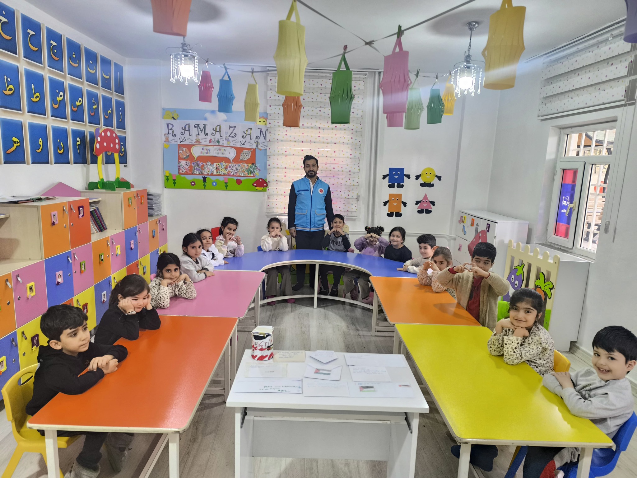 Minik Yüreklerden Filistin’e destek