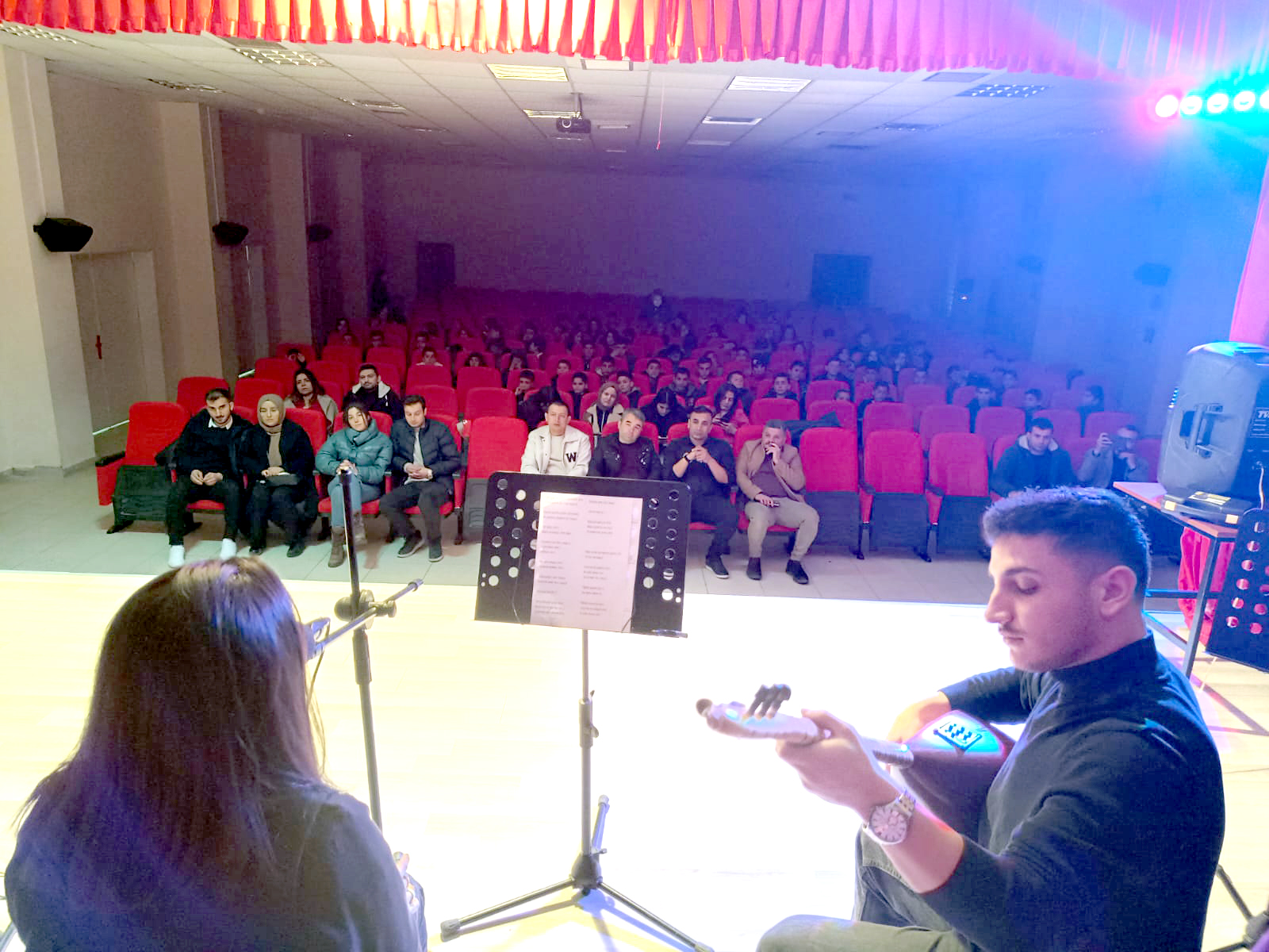 Okul öğrencilerine konser