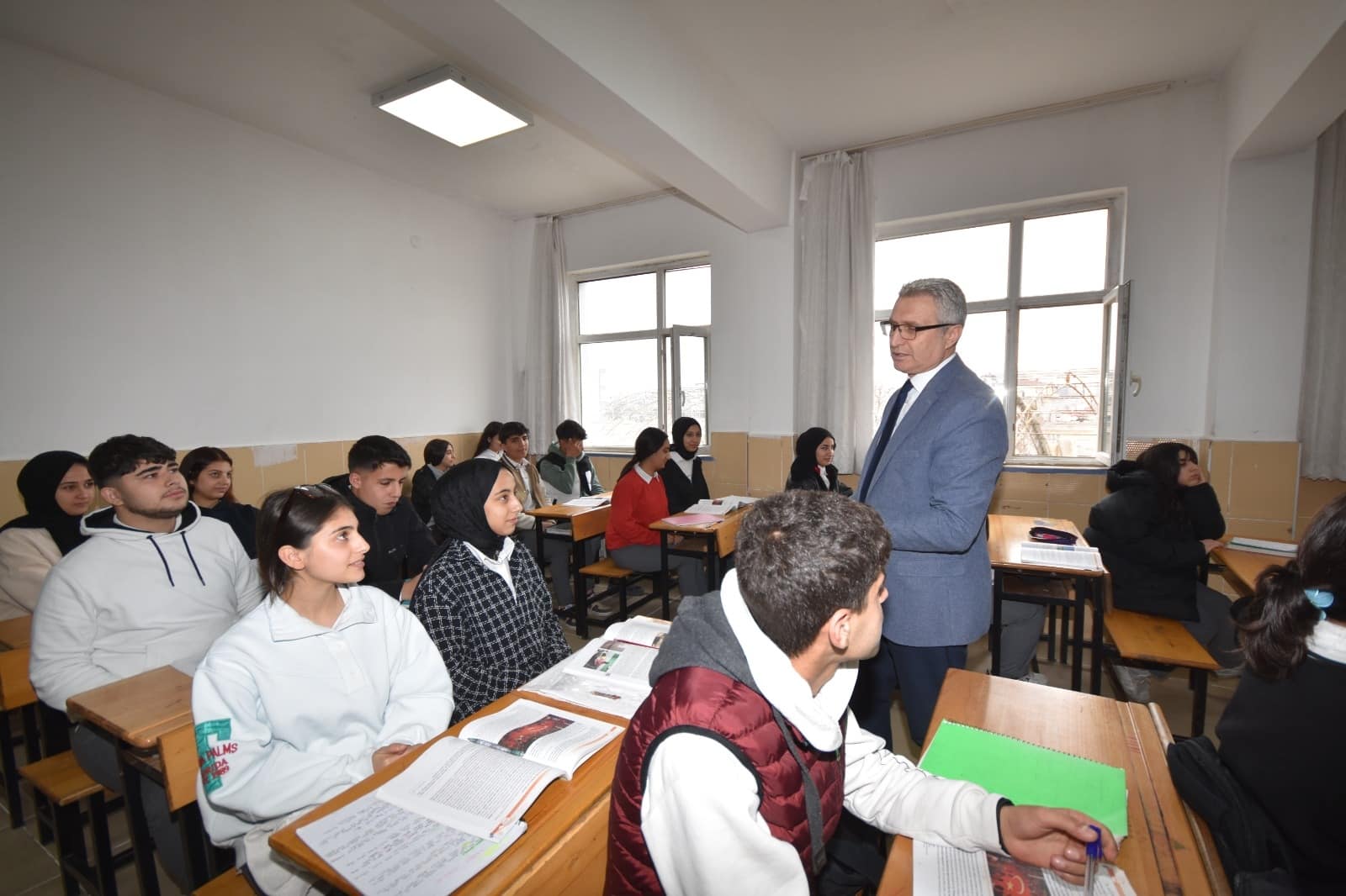 Müdür Ciğer, Petrol Anadolu Lisesi’ni ziyaret etti