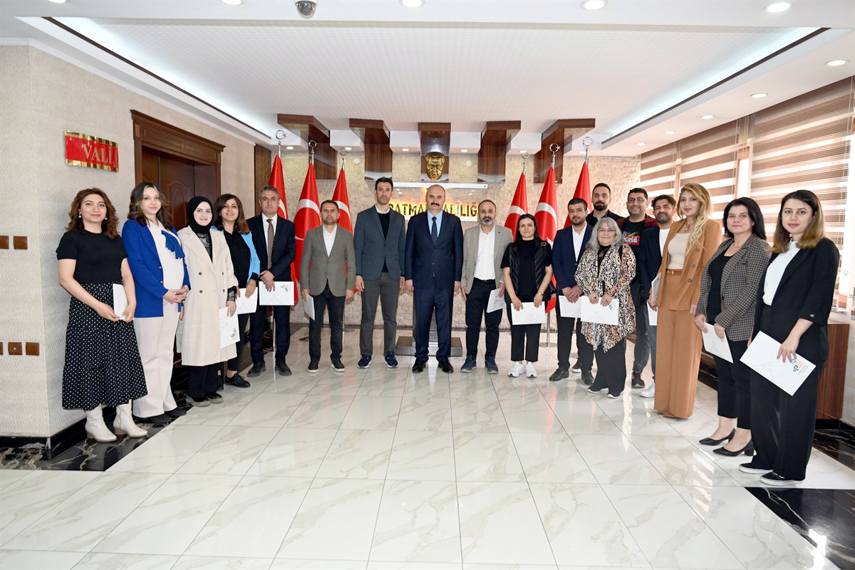 Vali Canalp, Proje Ofisi Çalışanlarını ödüllendirdi