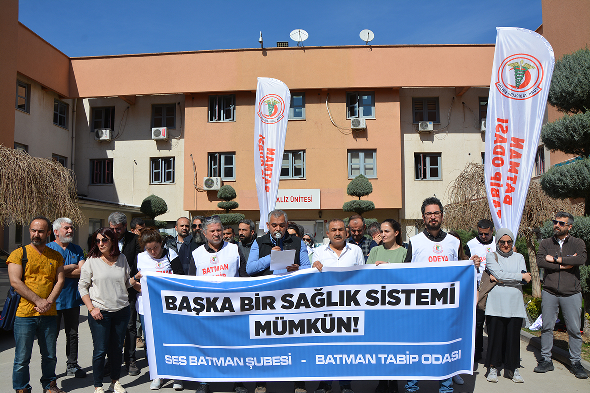 Sağlık emekçileri taleplerini dile getirdi