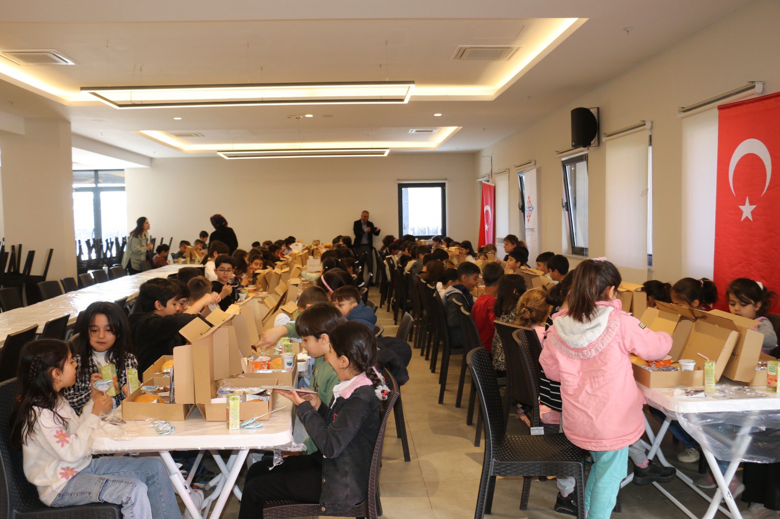 Tekne orucu tutan çocuklara iftar