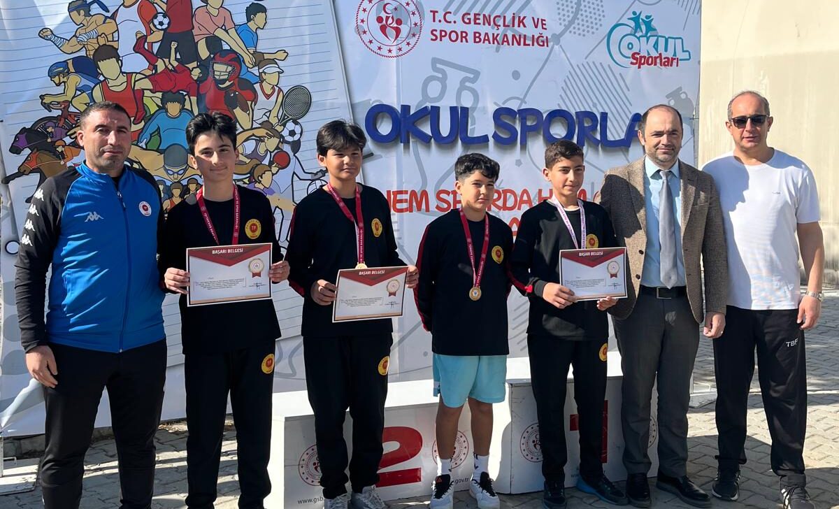 Petrolspor Tenis takımı bölge şampiyonu oldu