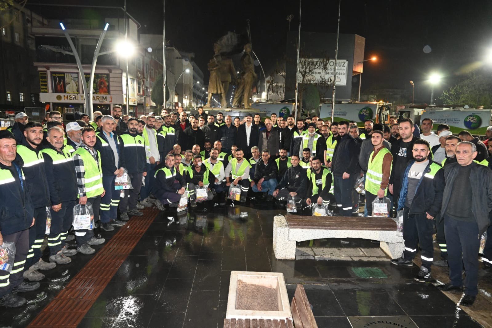 Vali ve Belediye Başkan Vekili Ekrem Canalp’ten Belediye Emekçilerine Bayram Teşekkürü