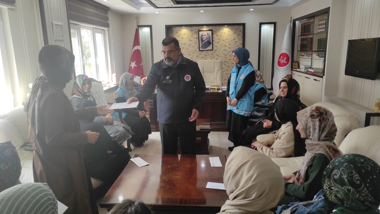 Kur’an Kursu Öğreticisinden Üniversite öğrencilerine anlamlı bağış