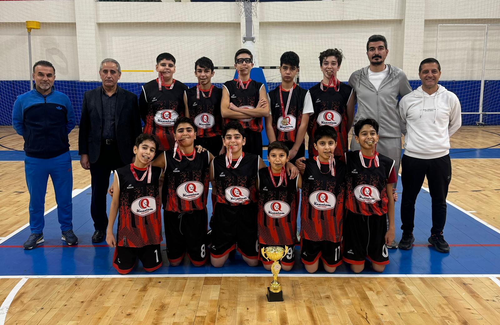 HEM SPORTİF HEM AKEDEMİK ALANINDA BAŞARILI OKUL…