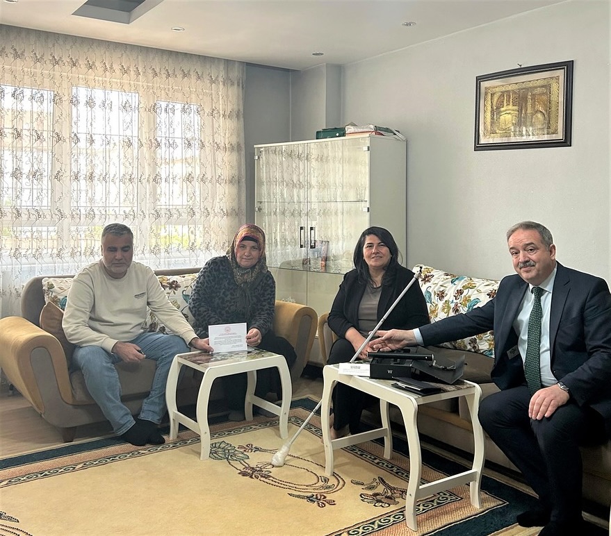 Bakanlıktan Görme Engelli Gaziye Akıllı Baston Desteği