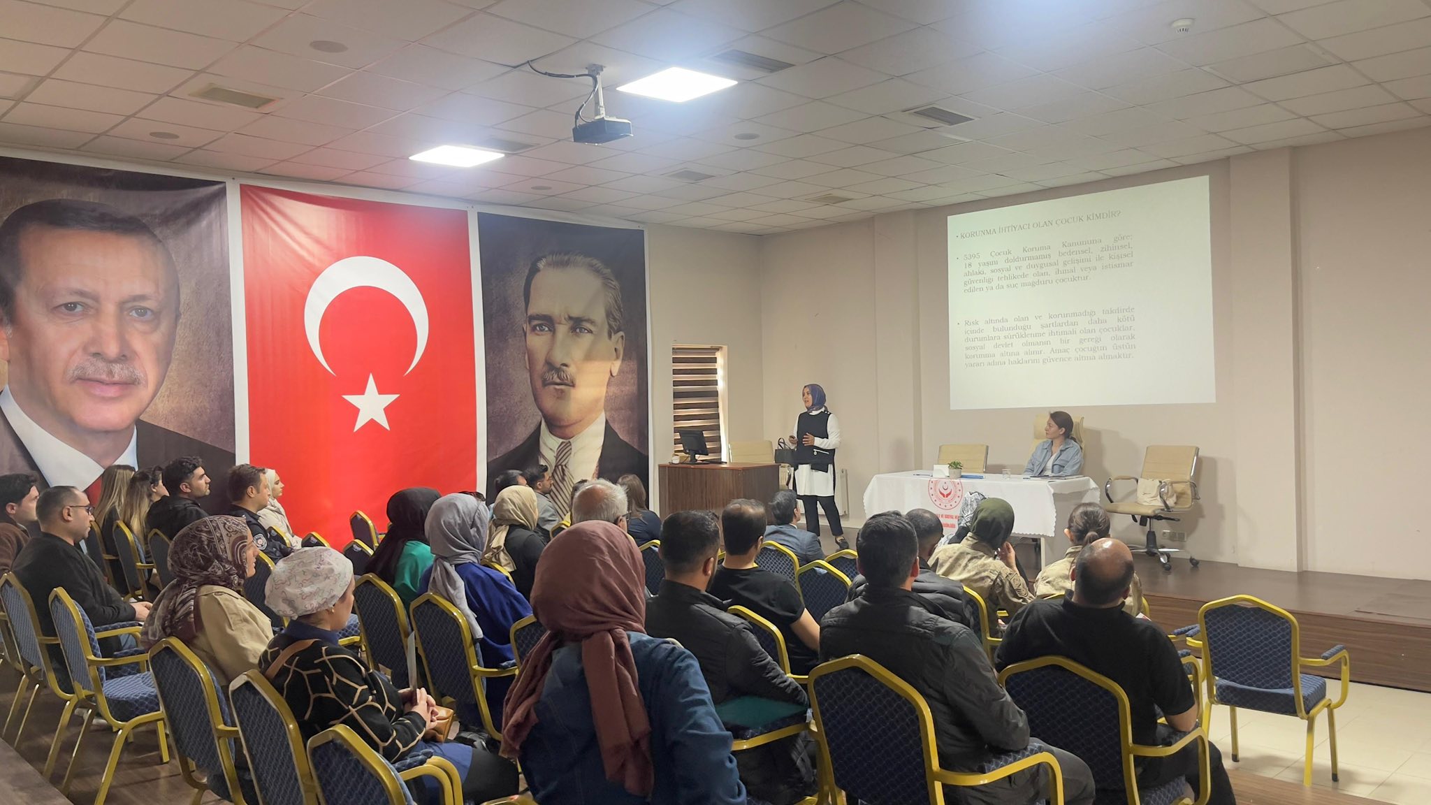 Gercüş’te Kurum Personeline “Koruyucu Aile Hizmetlerinin Tanıtımı” Eğitimi Verildi