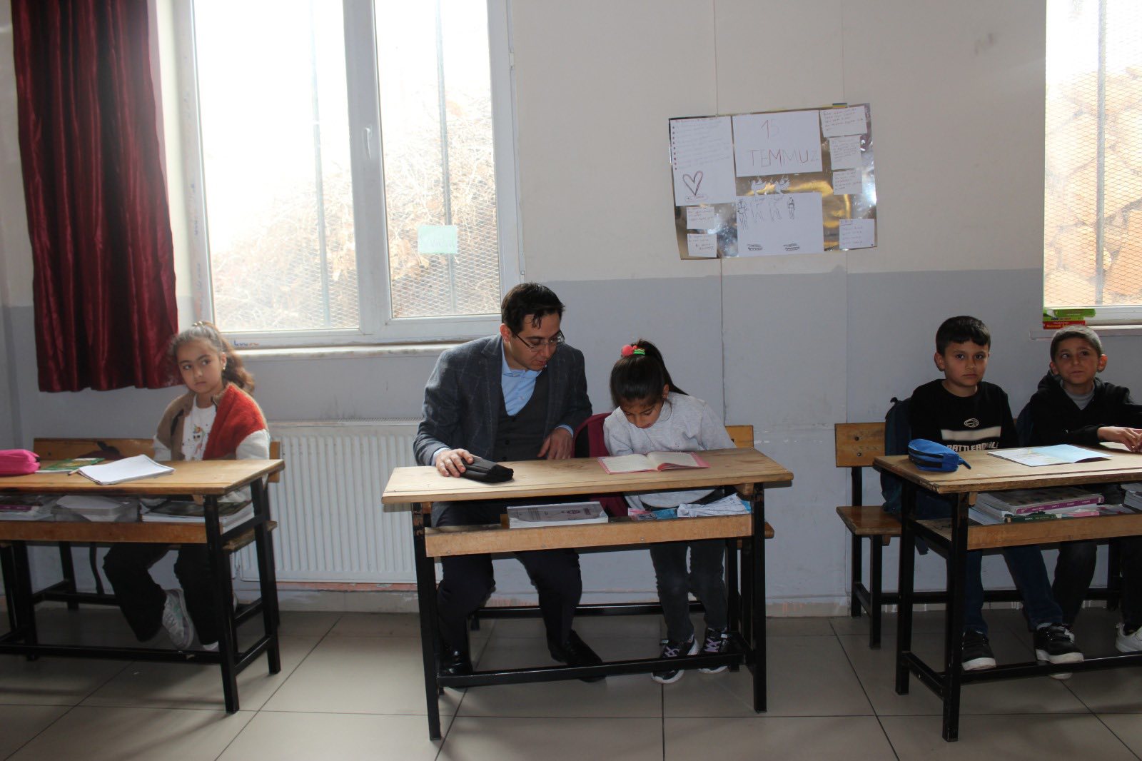 Kaymakam Öztaş’tan Gönüllü İlk-Ortaokuluna ziyaret