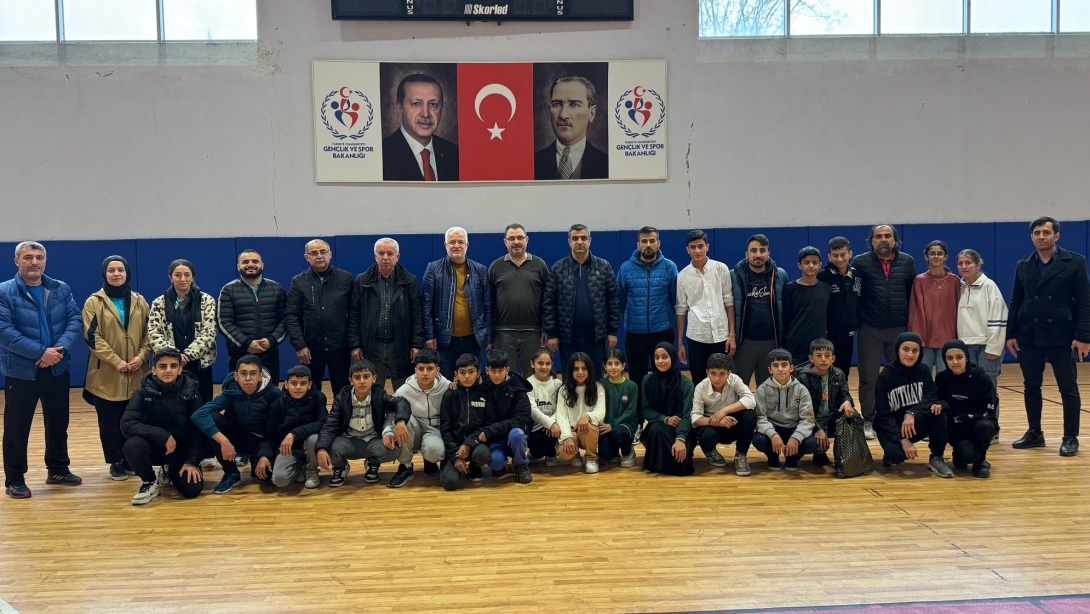 İlçe Milli Eğitim Müdüründen Tenis Turnuvasına Ziyaret