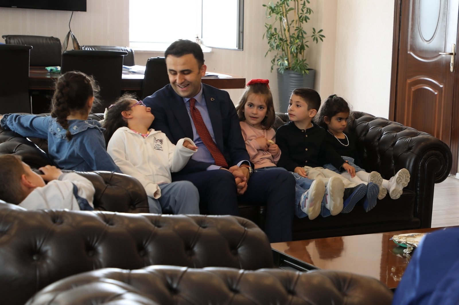 Minik Öğrencilerden Kaymakam İmrak’a Ziyaret