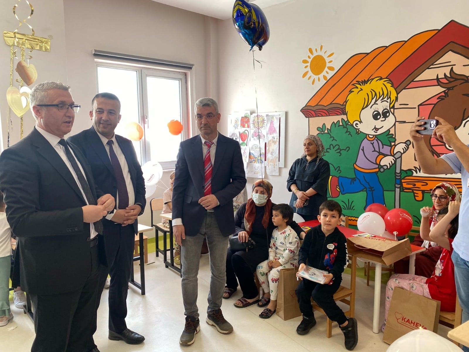 Hastane Eğitim Sınıfına 23 Nisan Ulusal Egemenlik ve Çocuk Bayramı Ziyareti