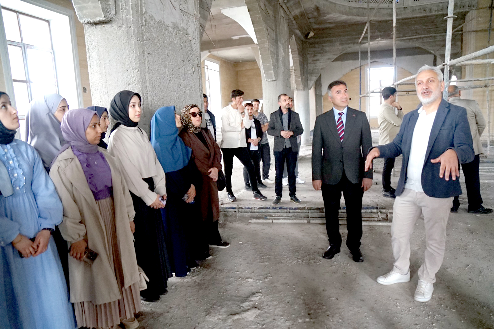 İslami İlimler Fakültesi öğrencilerinden Üniversite Camisine ziyaret