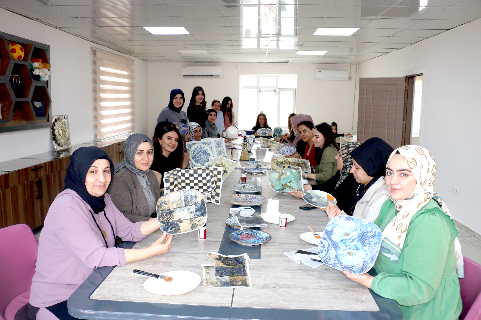 Kadınlar Atık Eşyaları Yeniden Hayata Döndürüyor