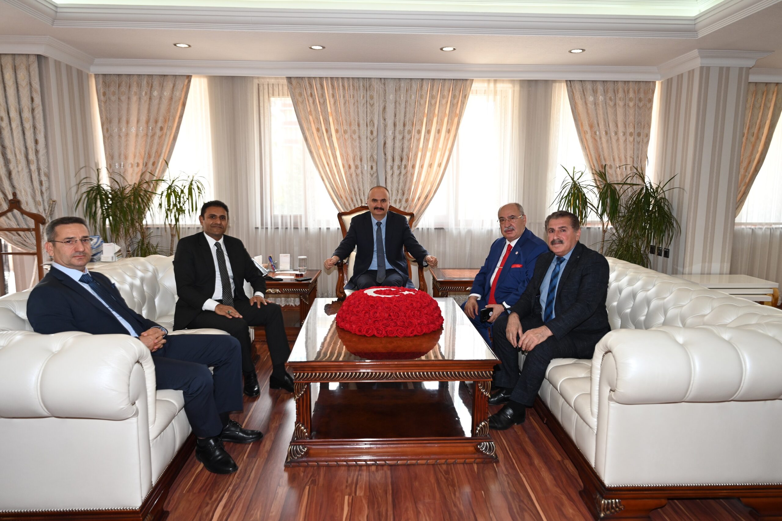 KAMU-DER Heyetinden Vali Ekrem Canalp’e Ziyaret