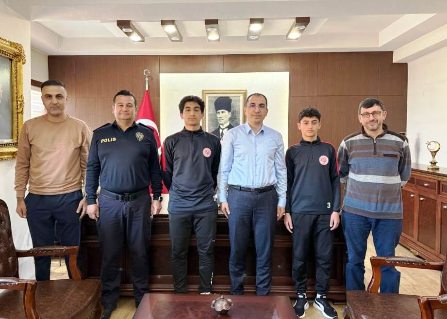 Kaymakam ve Emniyet Müdüründen Şampiyon Futbolculara Destek