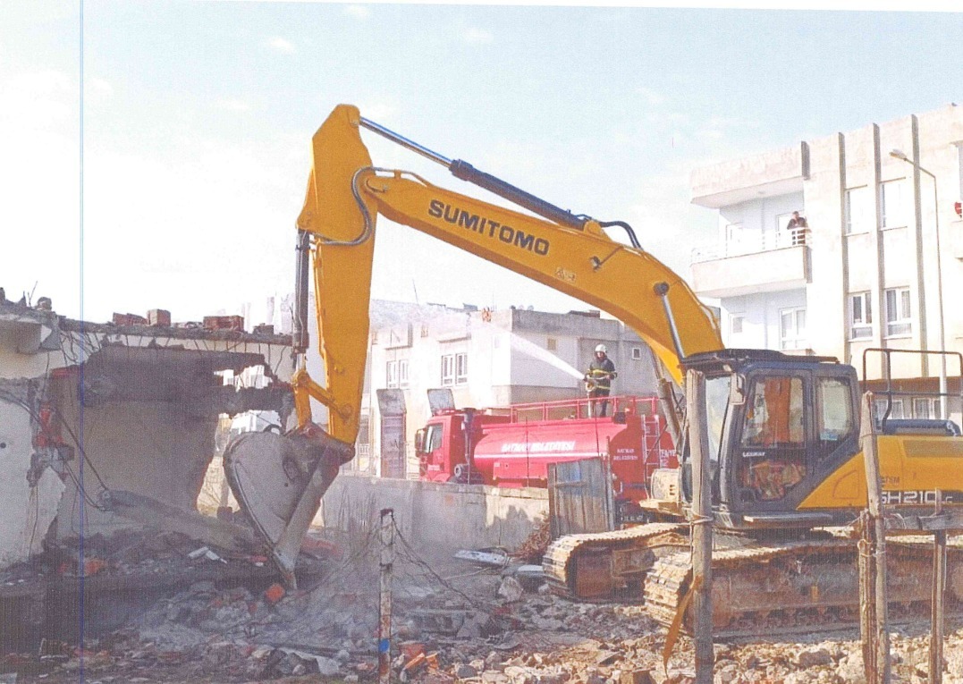 Mart Ayında 5 Riskli Yapı Kontrollü Şekilde Yıkıldı