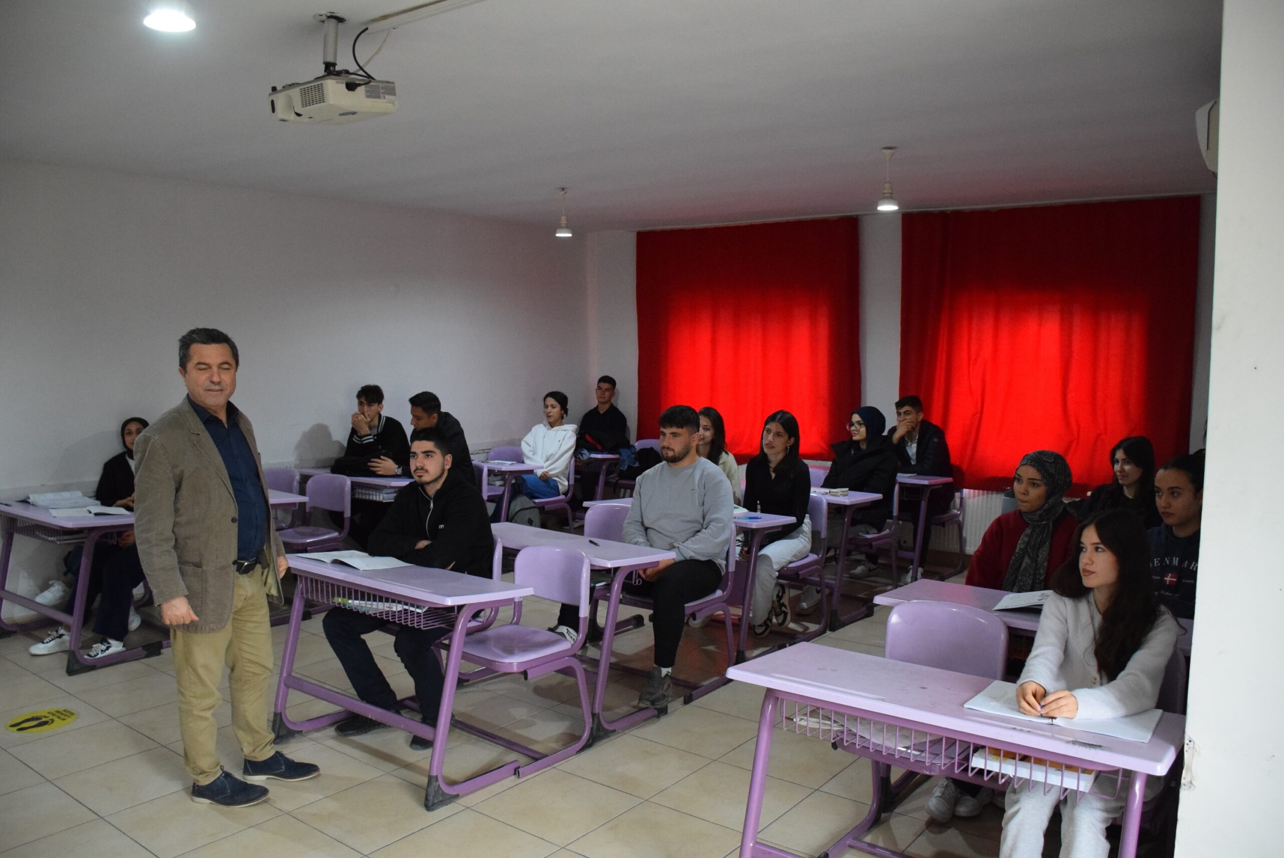 Müdür Önlü’nün okul ziyaretleri devam ediyor