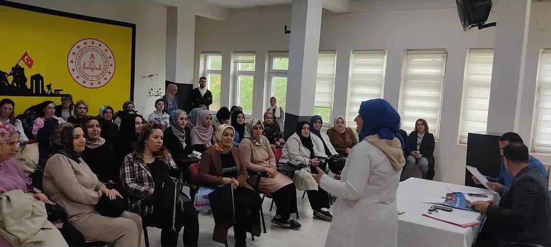 Usta Öğreticilere Kanserle Mücadele Eğitimi verildi