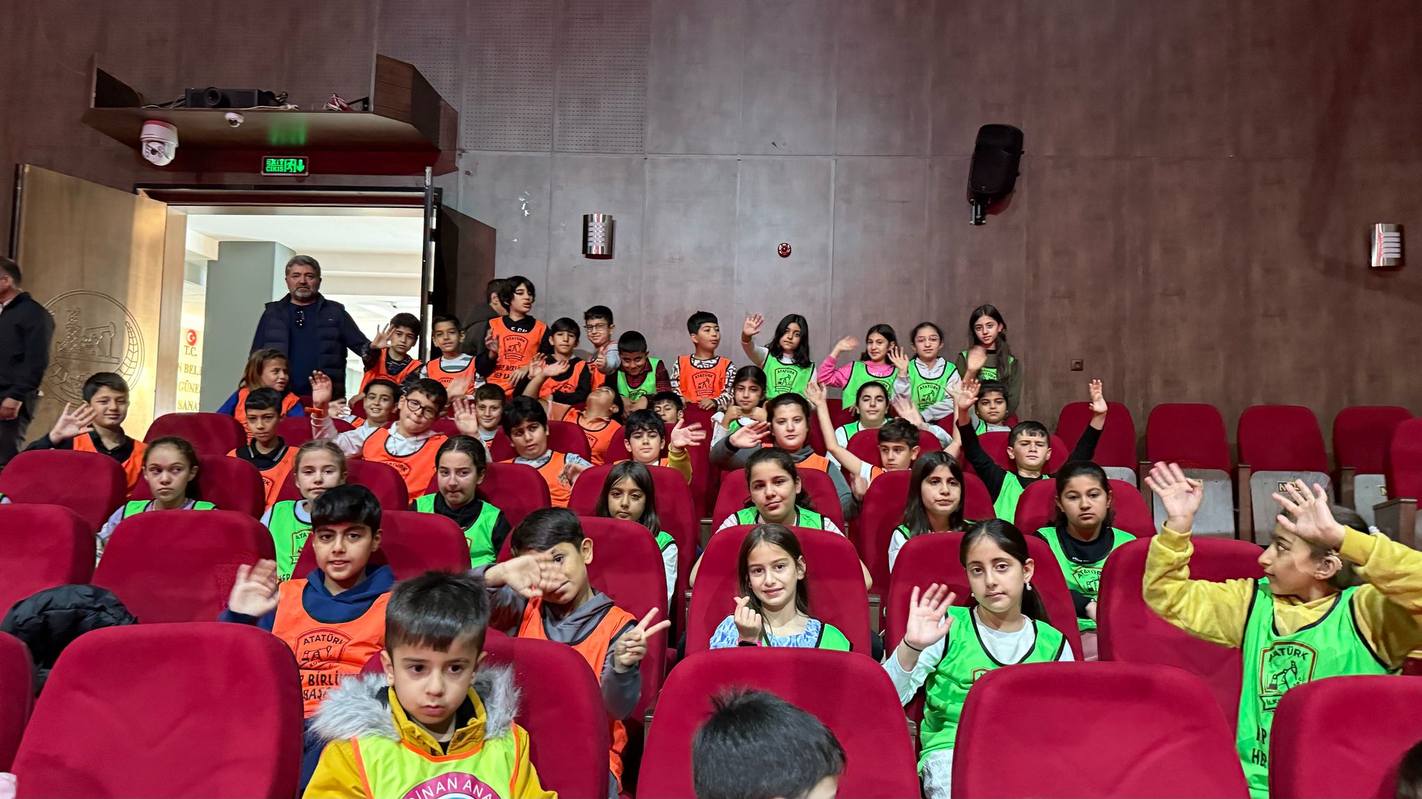 Minik Öğrenciler Tiyatro ile Hem Eğlendi Hem Öğrendi