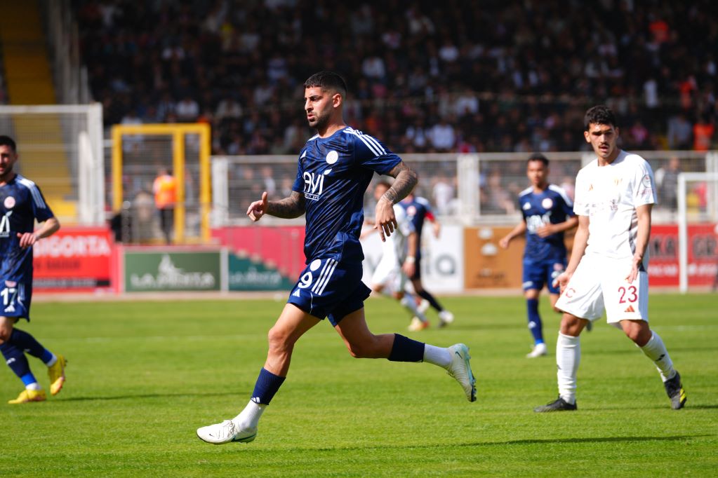 Atabey Çiçek Coştu, Petrolspor Zirve Takibini Sürdürdü!