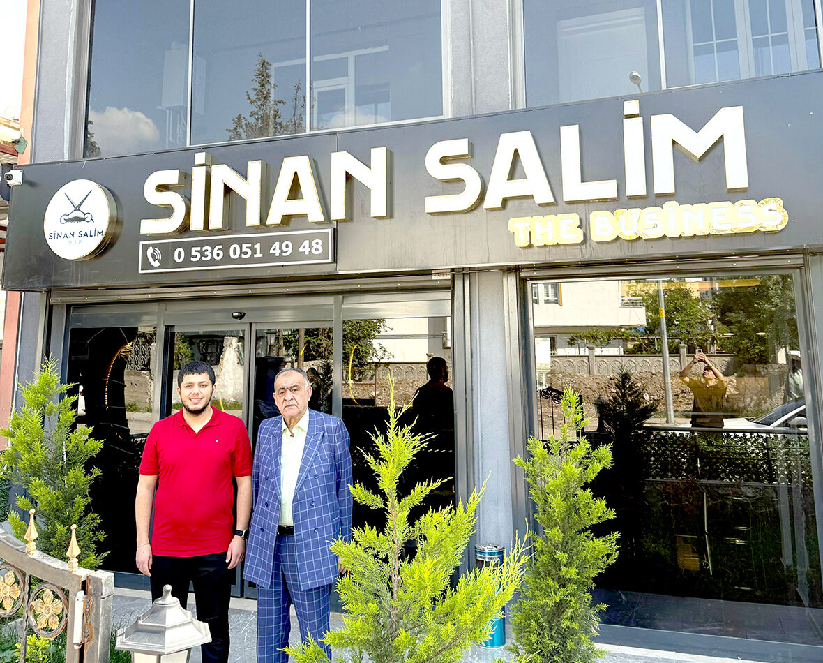 Sinan Salim, iki şubesi ile hizmette