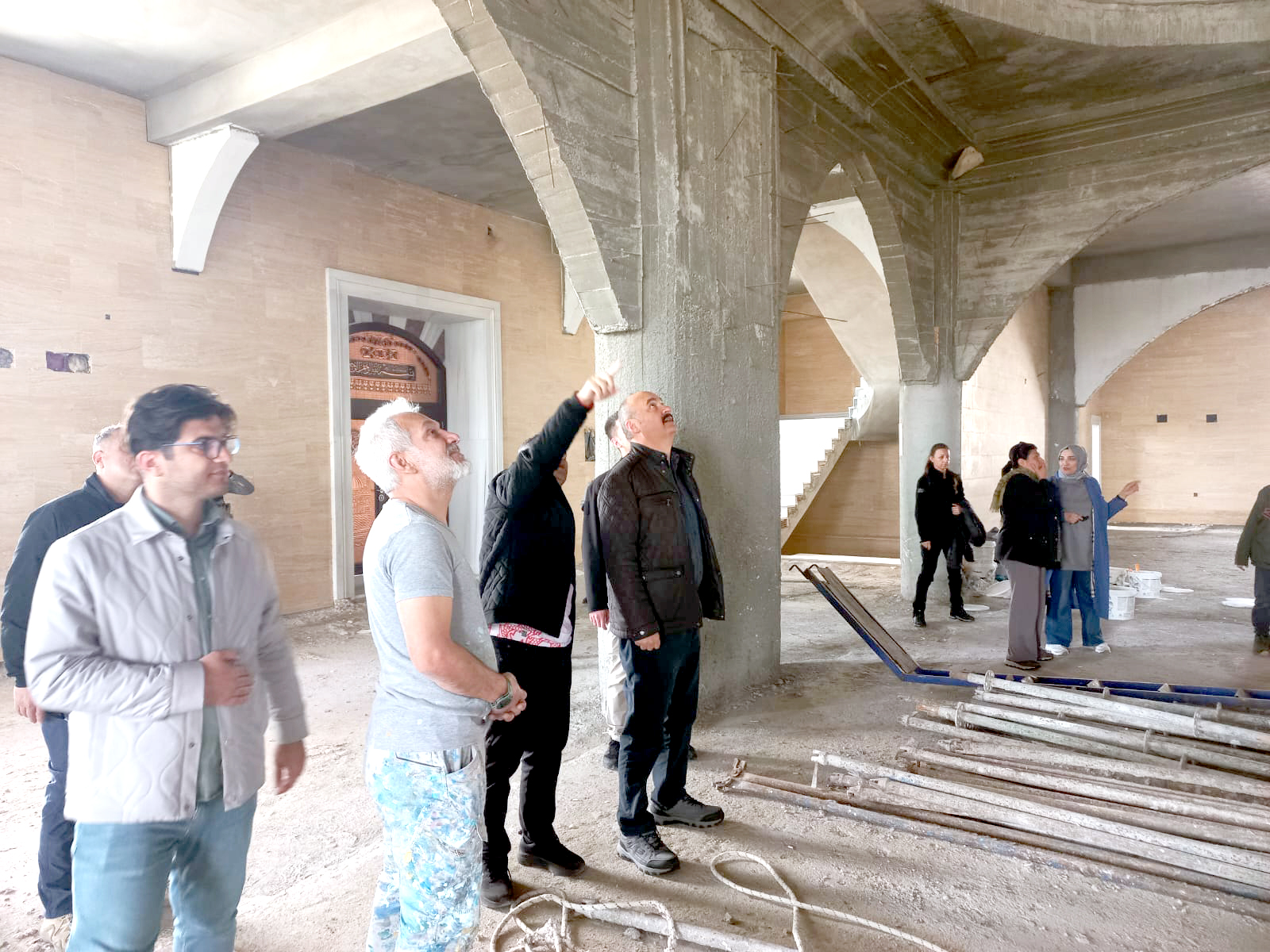 Üniversite Camisi inşaatında incelemelerde bulundular