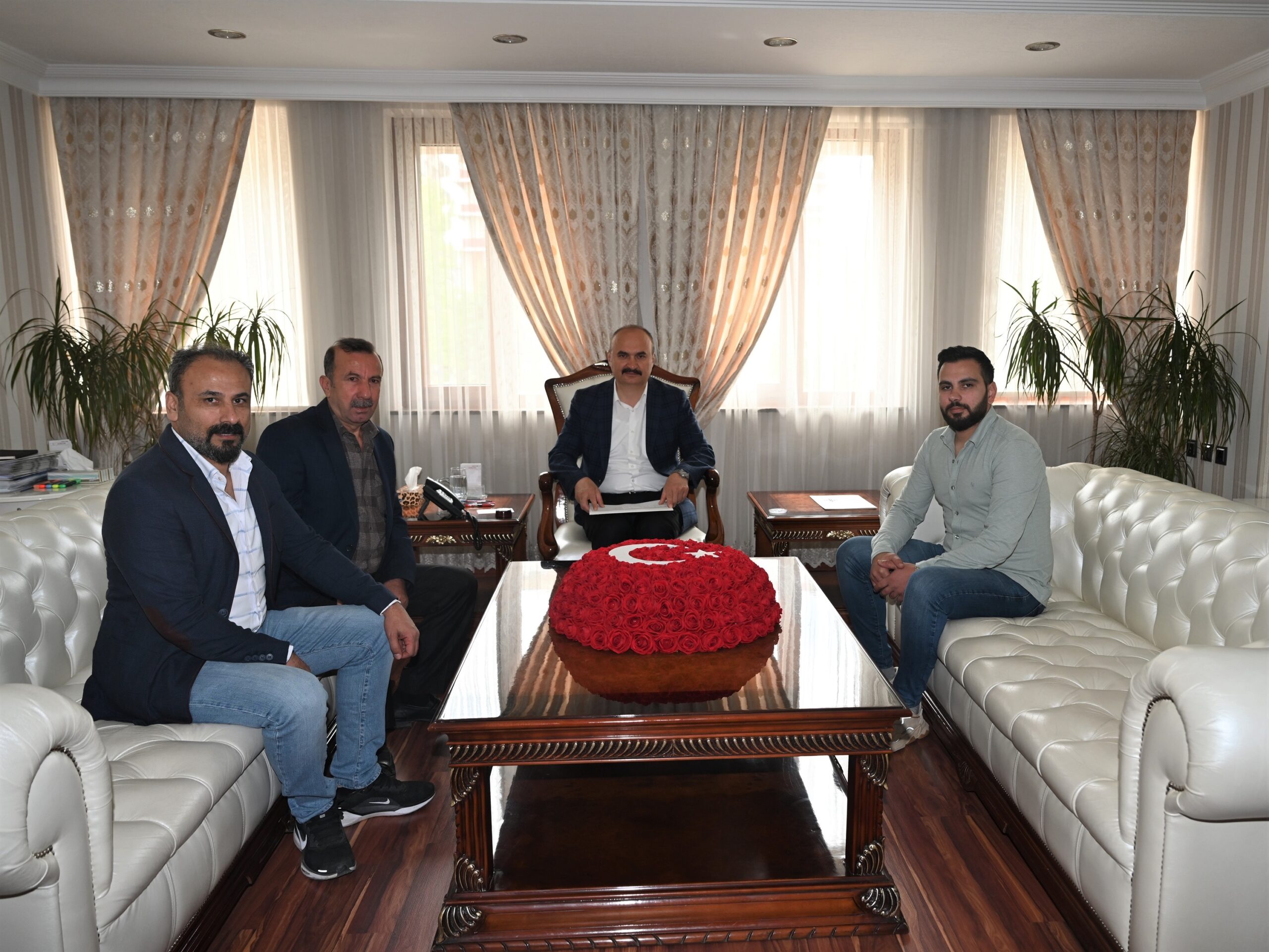 Batman Mobilyacılar Kooperatifi Yönetiminden Vali Canalp’a ziyaret 