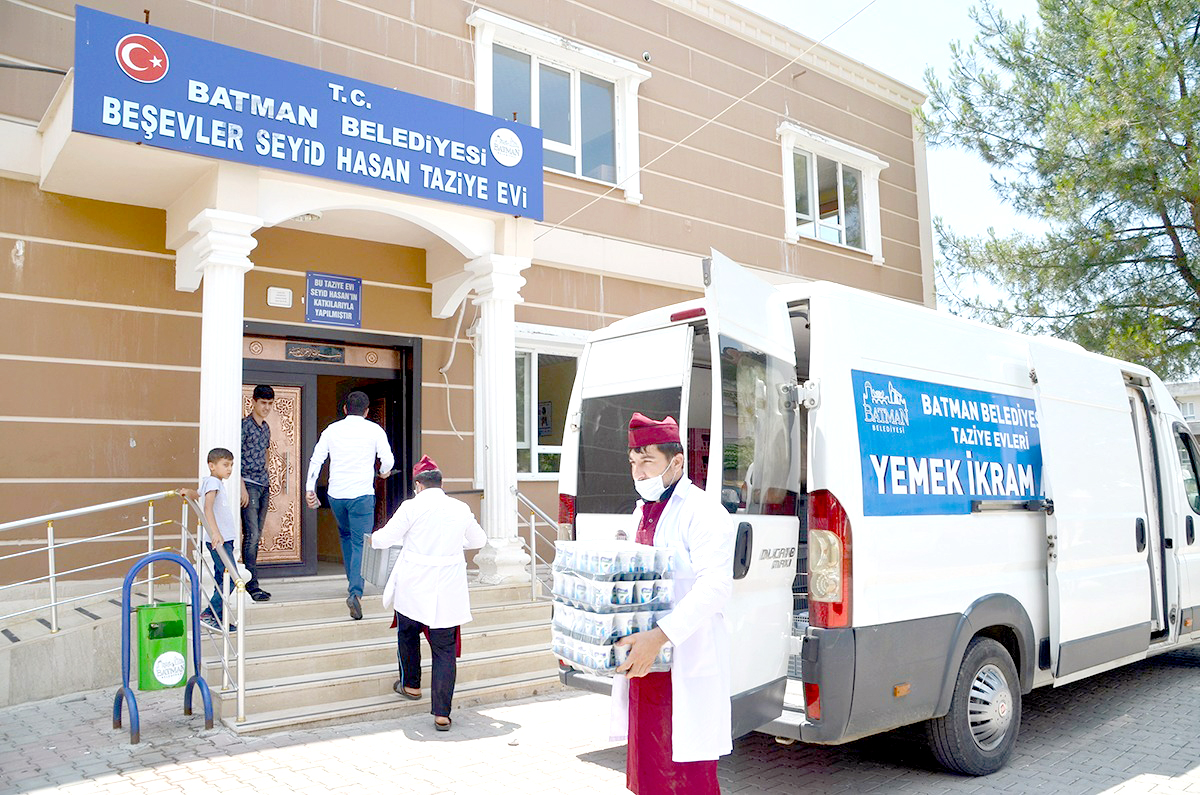 50 TAZİYE EVİNDE HER GÜN 100-150 KİŞİYE YEMEK İKRAMI