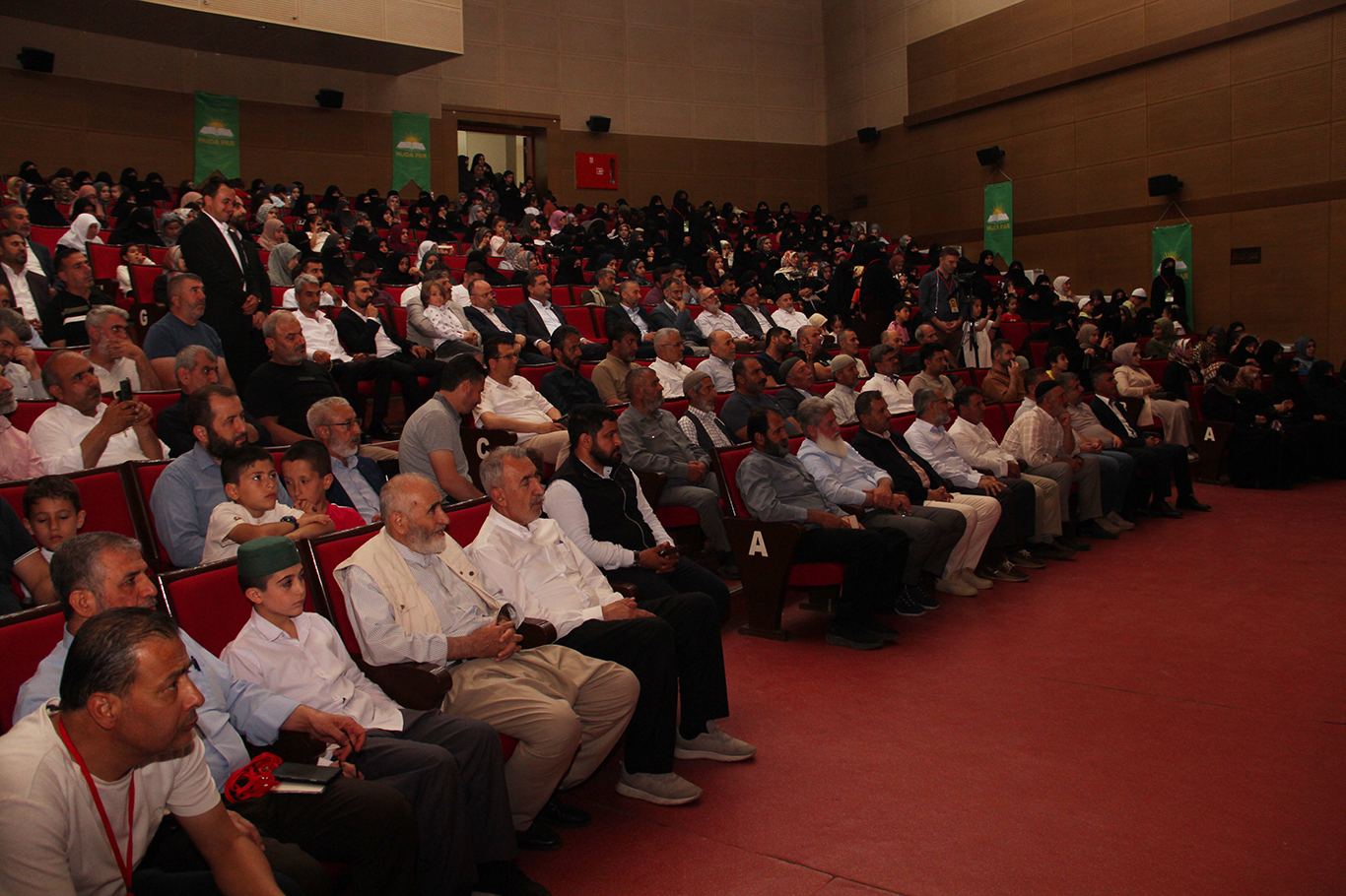 ‘BOŞANMA ARTIYOR, EVLİLİK AZALIYOR’