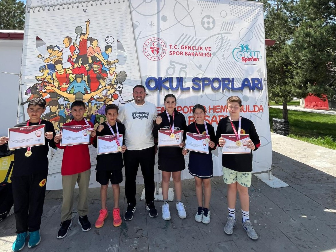 Atatürk Ortaokulundan Teniste Çifte Final