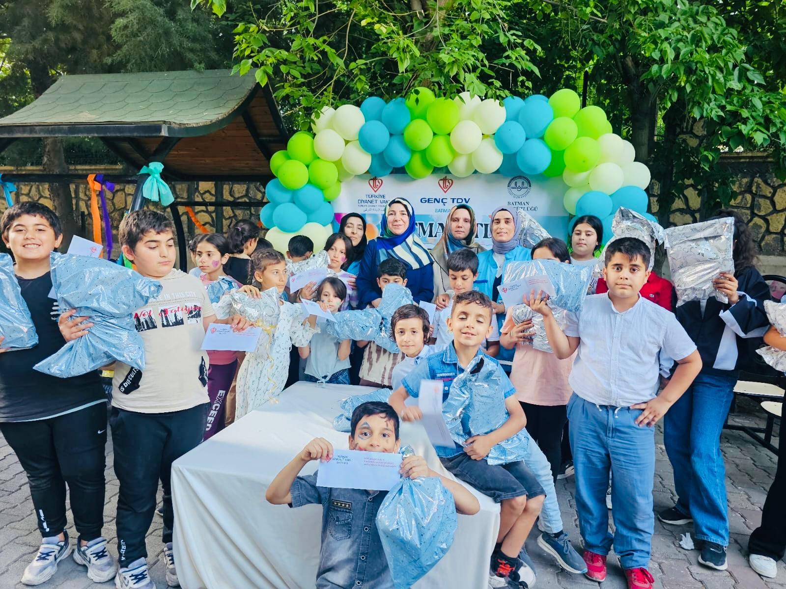 Yetim Çocuklara Moral Şenliği