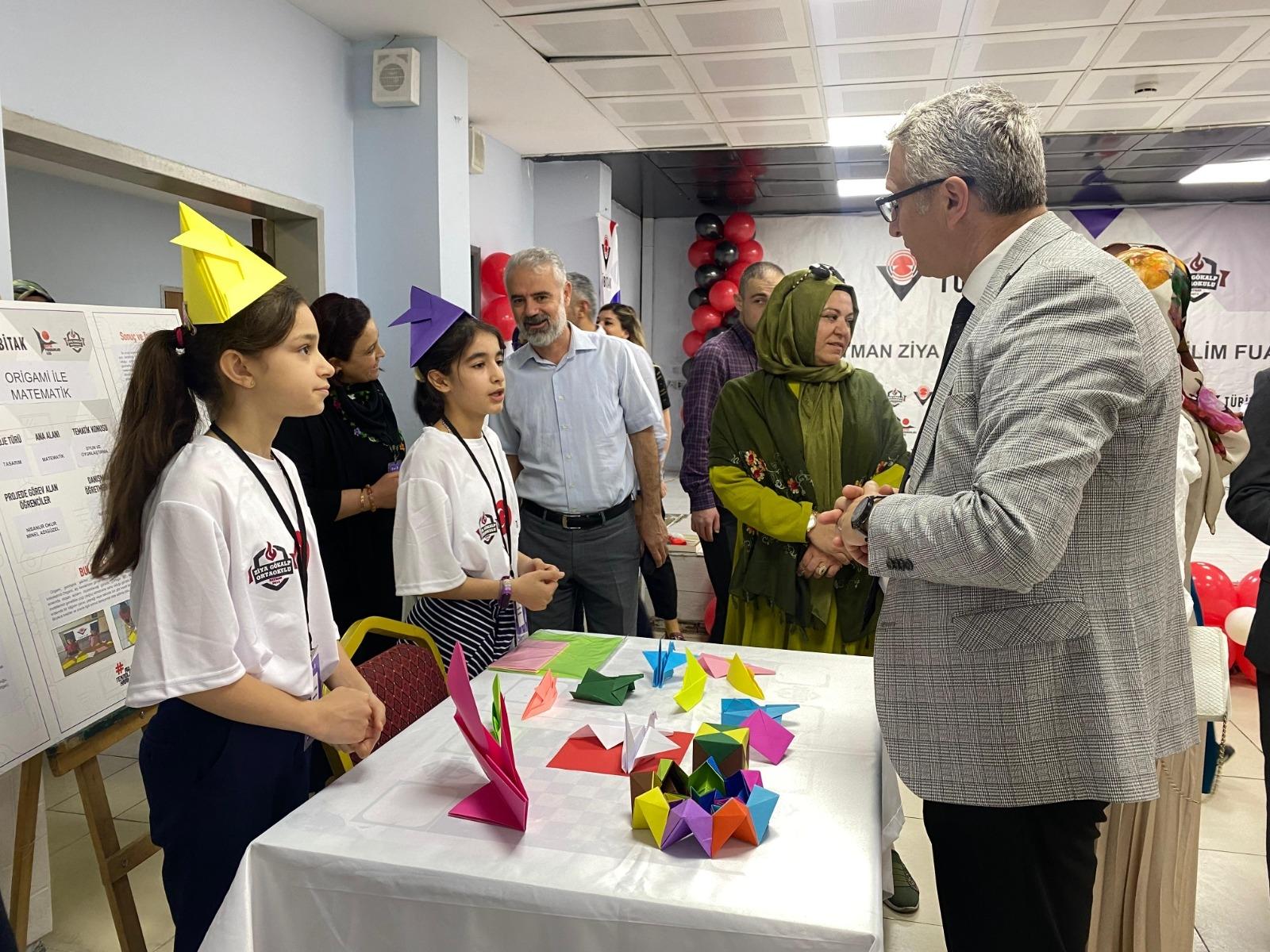 Ziya Gökalp Ortaokulu’nda TÜBİTAK Bilim Fuarı