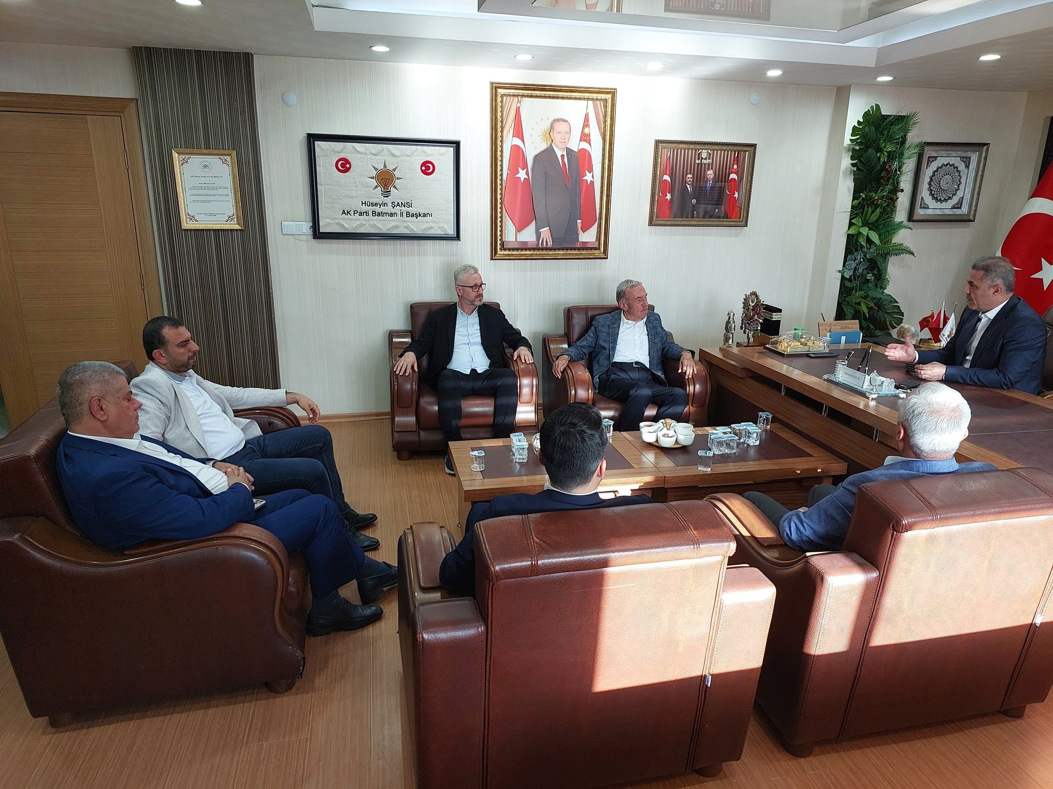 Eski vekil İnal’dan AK Parti İl Başkanlığına ziyaret