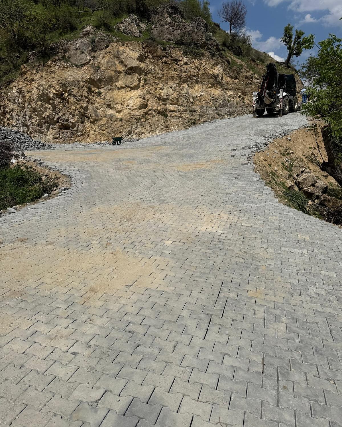 Çayırlı Köyü’nde 1000 m² Kilitli Parke Taşı Çalışması Tamamlandı