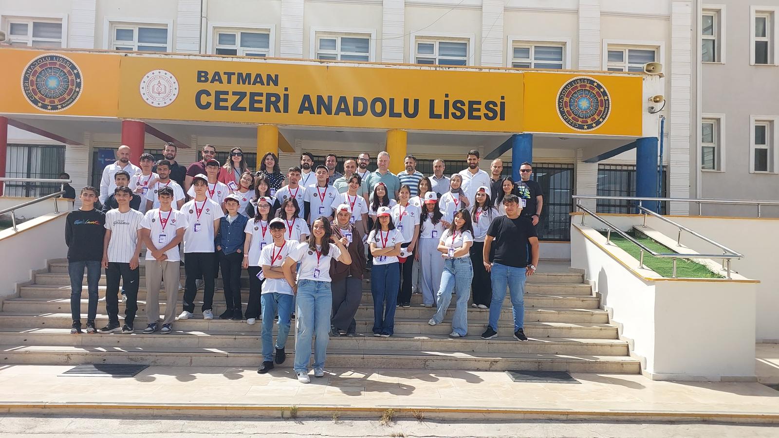 Cezeri Anadolu Lisesi’nden Bilim ve Eğitimde Büyük Başarı