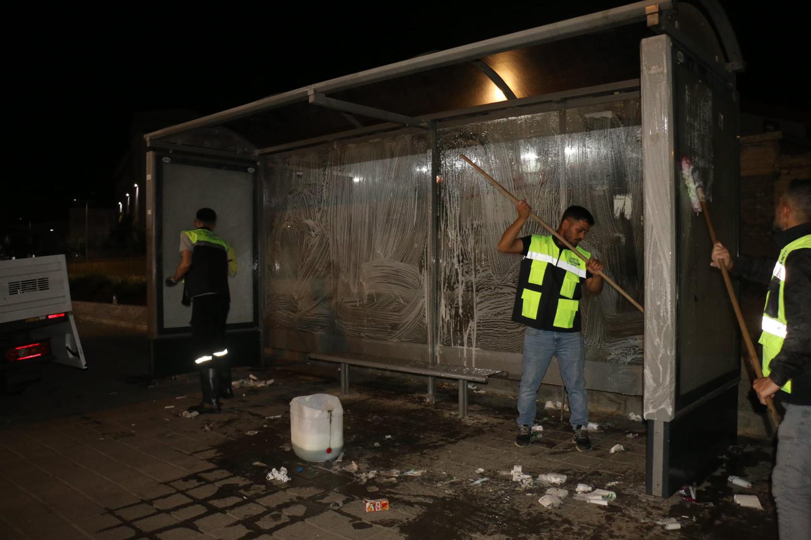 Otobüs Durakları Temizlendi