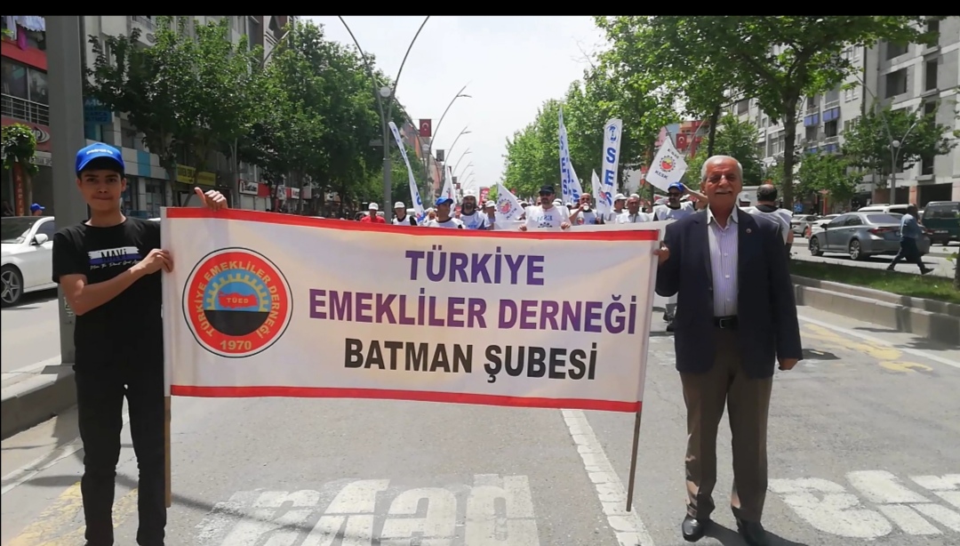 Emekliler 1 Mayıs kutlamalarına katıldı