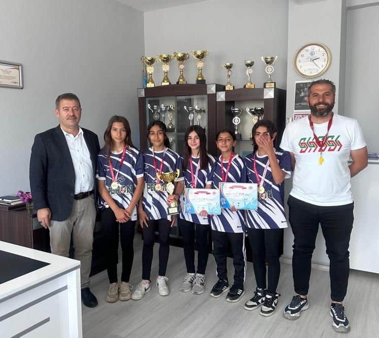 Fernas Ortaokulu’ndan Çifte Türkiye Şampiyonluğu