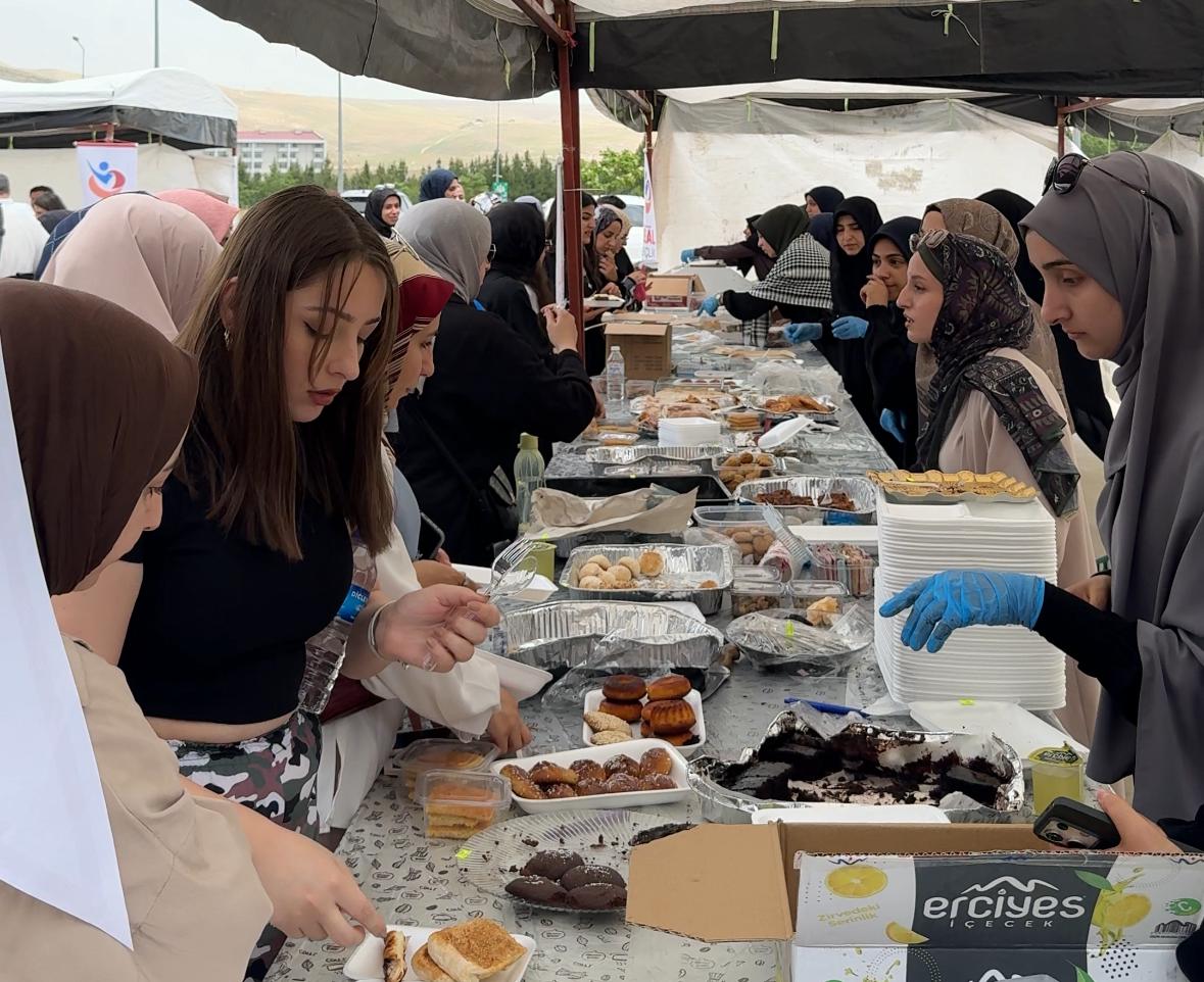 Batman Üniversitesi’nde Gazze İçin Yardım Kermesi