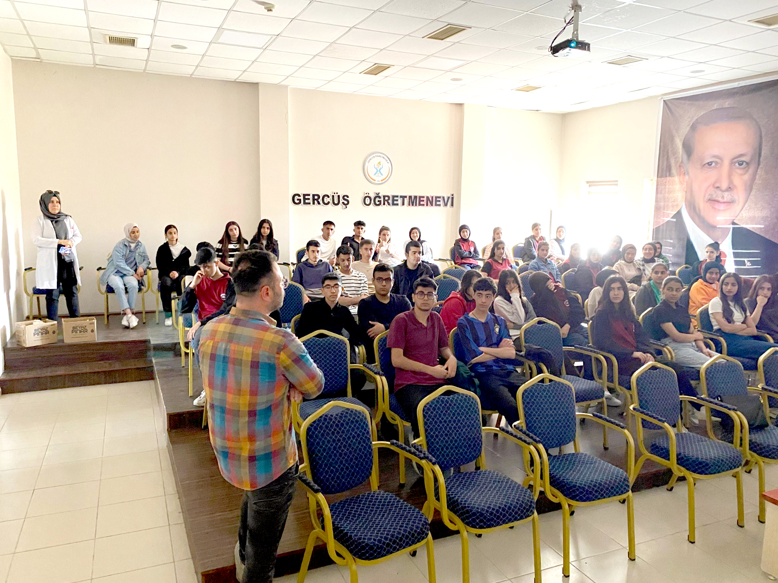 Gercüş’te Gençlere ve Muhtarlara Dijital Farkındalık Eğitimi