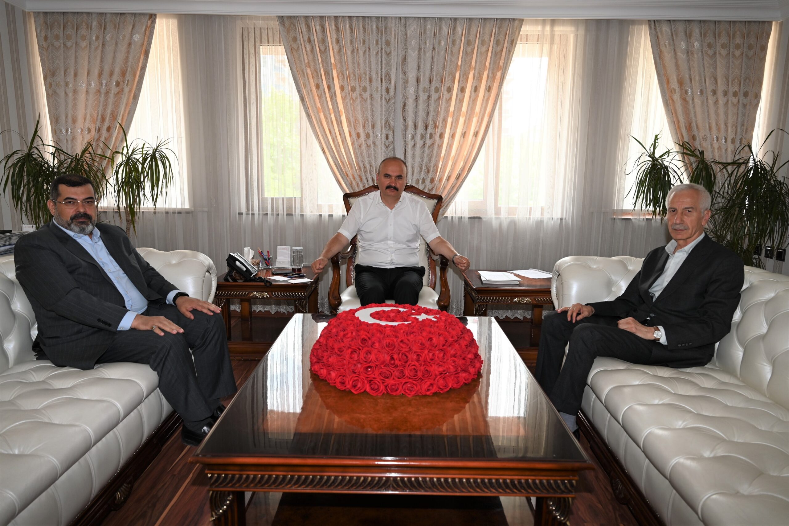 Vali Canalp, İl Müftüsü ve Kızılay Şube Başkanını Kabul Etti