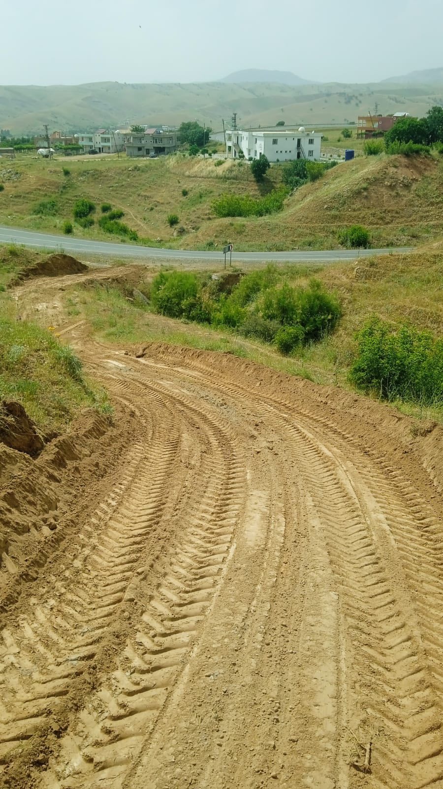 Kozluk’ta Köy Hizmetleri Aralıksız Sürüyor
