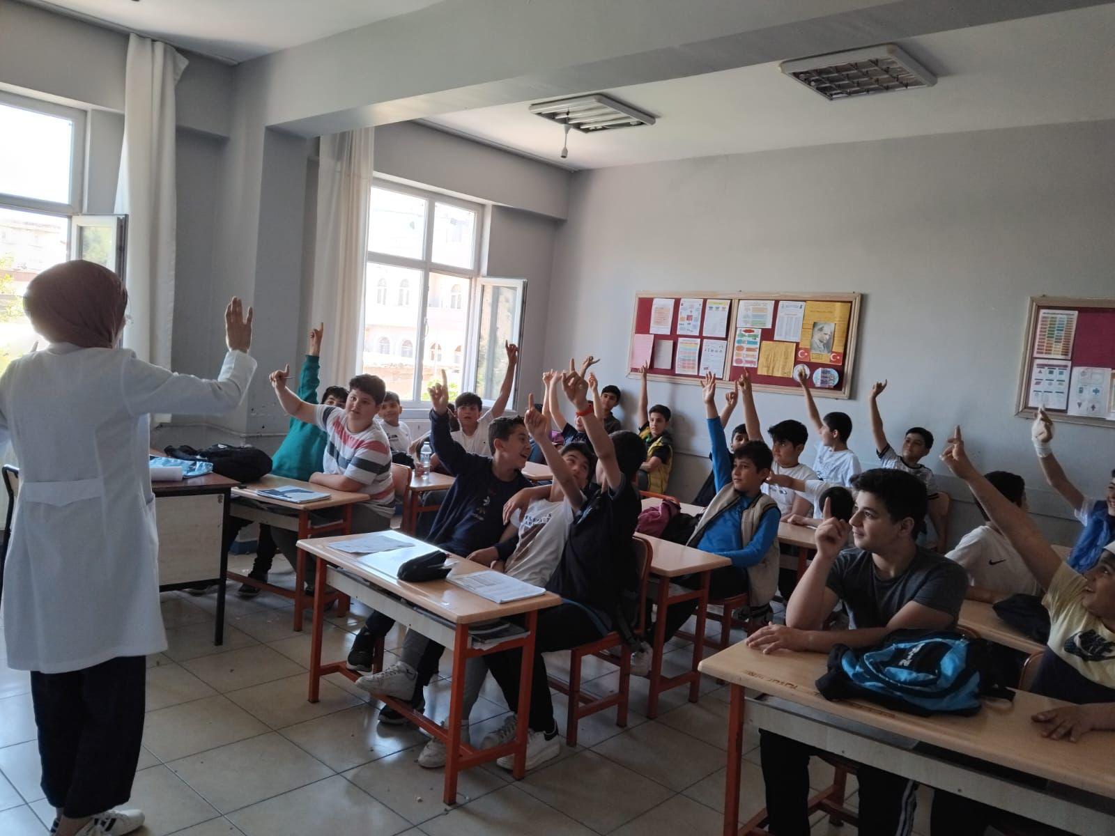 Kozluk’ta Öğrencilere Teknoloji Bağımlılığı ve Mücadele Eğitimi Verildi