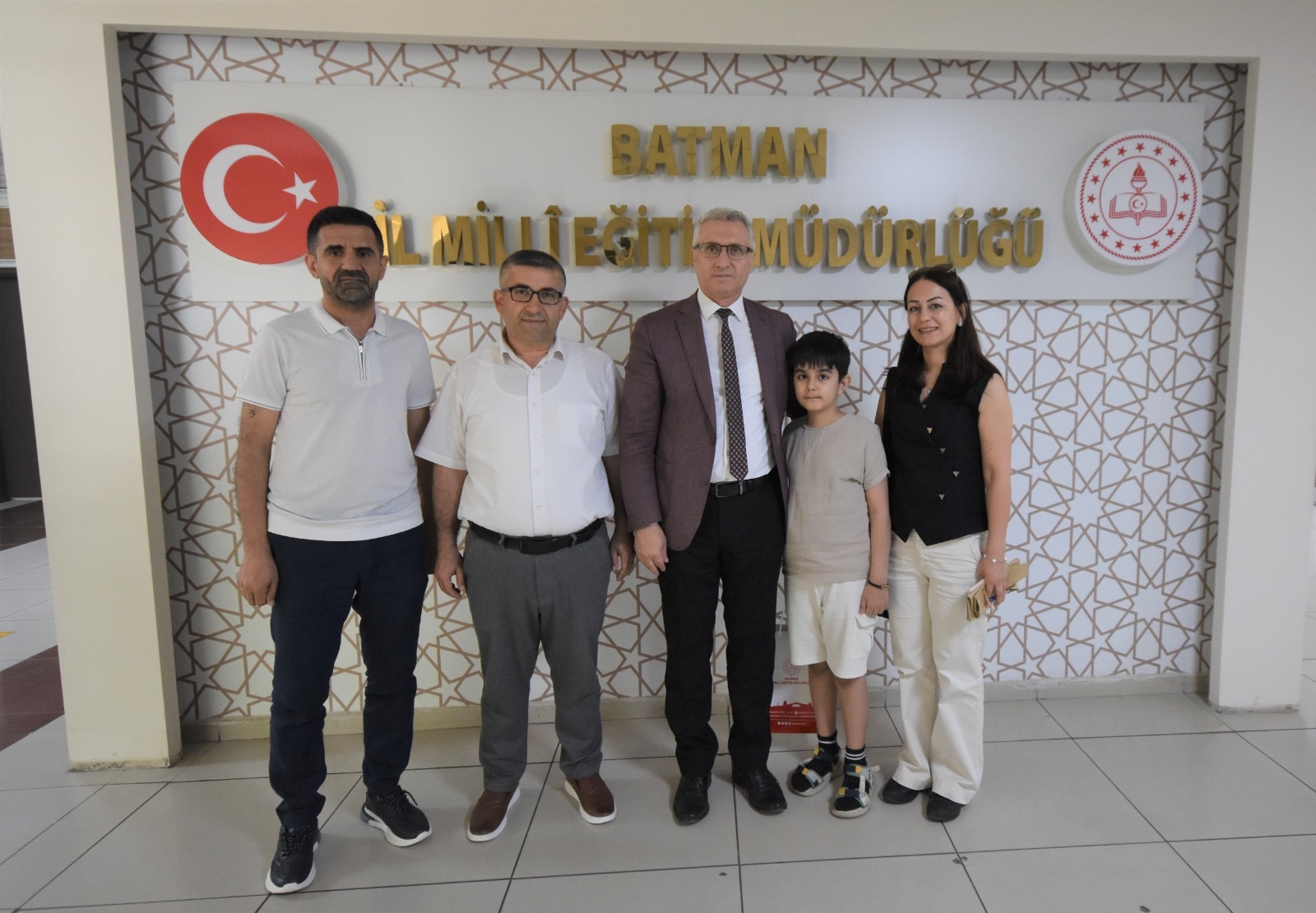 Minik Yazar Armanç Göç’ten Müdür Ciğer’e anlamlı ziyaret