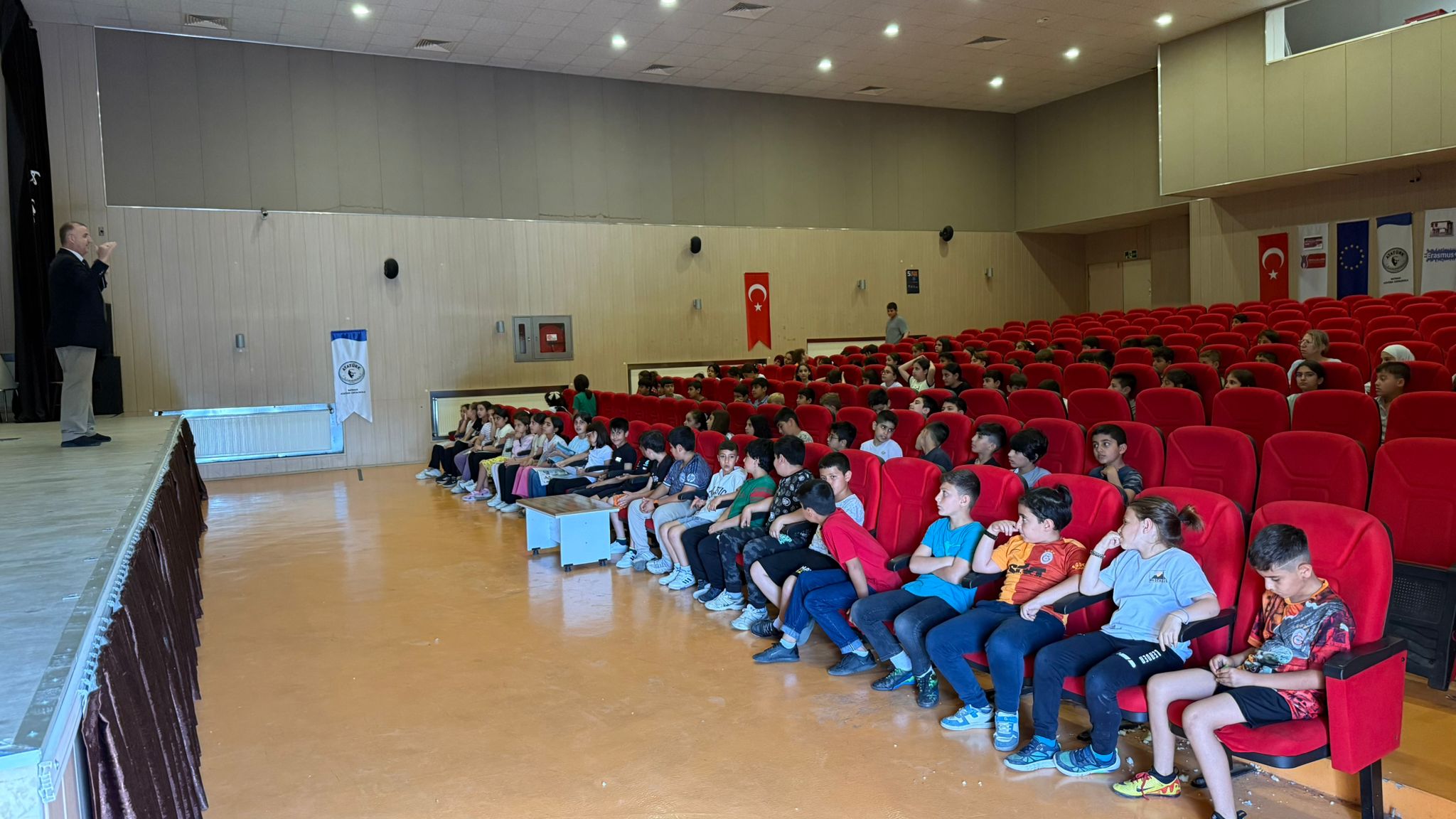 Öğrencilere “Peygamber Efendimiz ve Örnek Hayatı” Konulu Seminer Düzenlendi