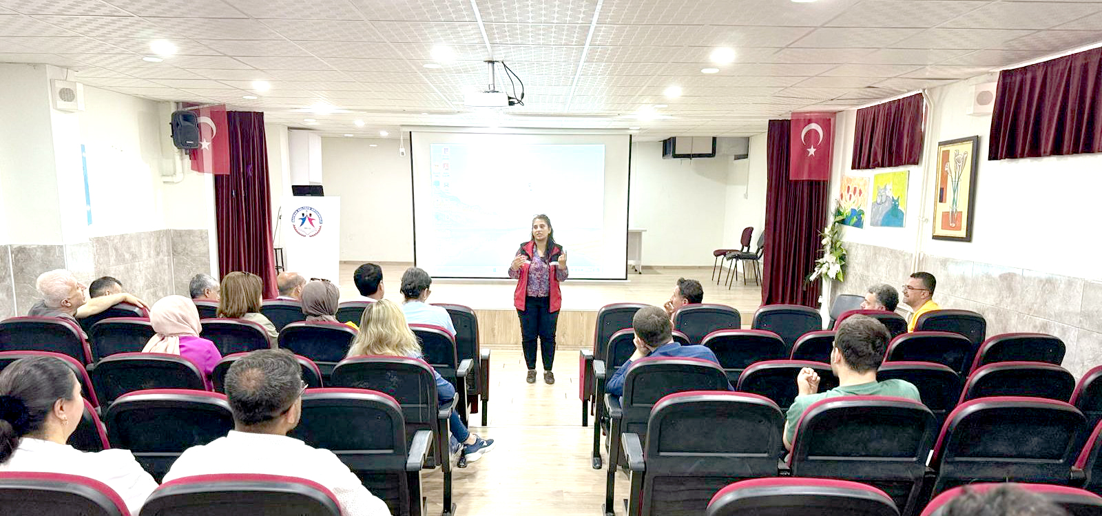 Öğretmenlere Kadına Yönelik Şiddetle Mücadele Semineri Verildi