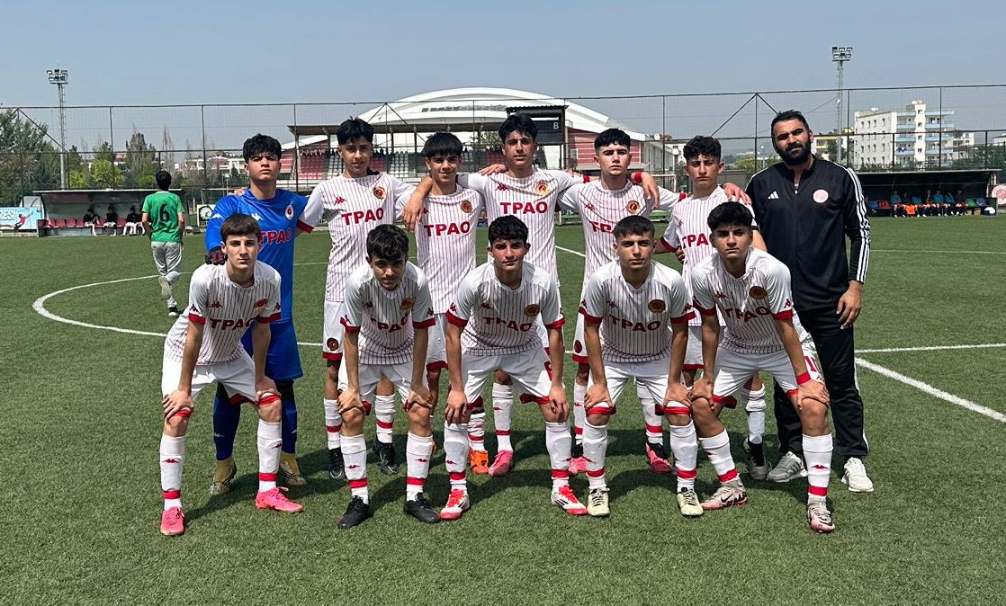 Petrolspor U-15 futbol takımı Batman şampiyonu